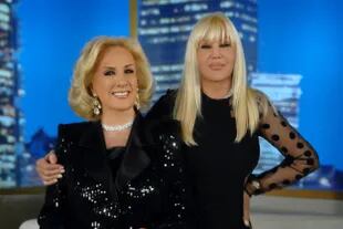 Mirtha Legrand y Susana Giménez en una de las visitas de "La Chiqui" al programa que su gran amiga conduce en Telefe