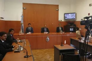 Los jueces Basso, Gorini y Giménez Uriburu, al leer la sentencia del caso Vialidad