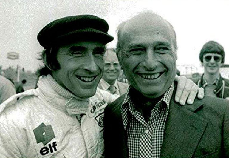 Jackie Stewart junto a Juan Manuel Fangio: dos leyendas de las pistas
