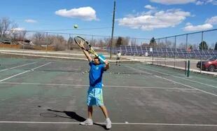 Teodor Davidov, de 10 años, el tenista junior nacido en Bulgaria pero radicado en EE.UU. que asombra por ser ambidiestro.  