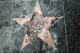 La estrella en homenaje a Trump, instalado en el Paseo de la Fama en 2007, ha sido objeto de frecuentes incidentes de vandalismo
