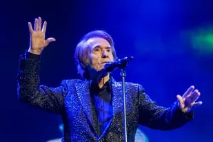 Raphael celebró en la Argentina 60 años de trayectoria: igual de loco por cantar