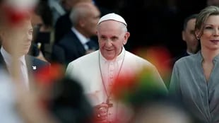 Prohibido fumar: el Papa ordenó que no se vendan más cigarrillos en el Vaticano