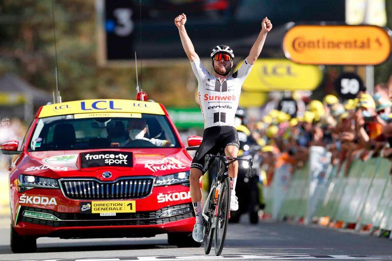 El suizo Marc Hirschi celebra tras ganar la etapa 12 del Tour de Francia