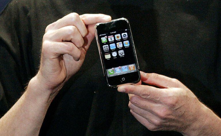 El iPhone original tenía una pantalla de 3,5 pulgadas y no admitía aplicaciones de terceros