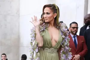 De la reaparición pública de Demi Moore al recargado y polémico look de Jennifer Lopez