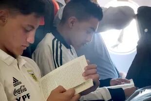 Lectura en el avión, una nueva costumbre.