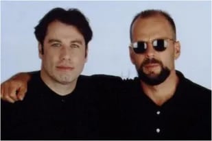 Con una foto retro y un profundo mensaje, Travolta habló del retiro de Bruce Willis