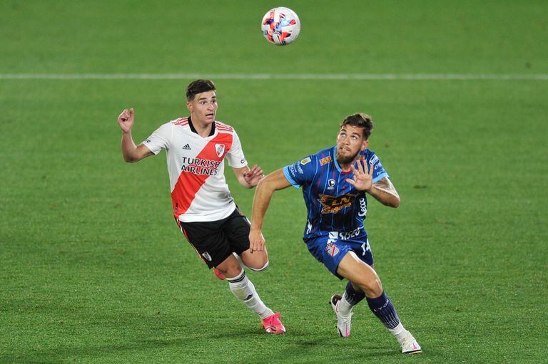 Pelota en el aire, sin dueño: River buscó y buscó, pero careció de claridad