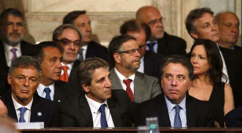 Los ministros Cabrera, Caputo y Dujovne, en primera fila escuchando a Macri
