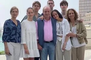 La foto familiar de Juan Carlos I que desató un curioso debate en redes