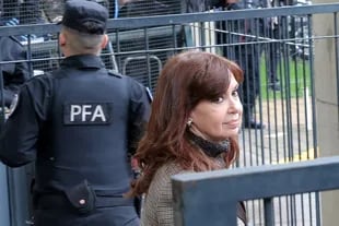 Cristina Kirchnner, complicada por un mega escándalo de corrupción
