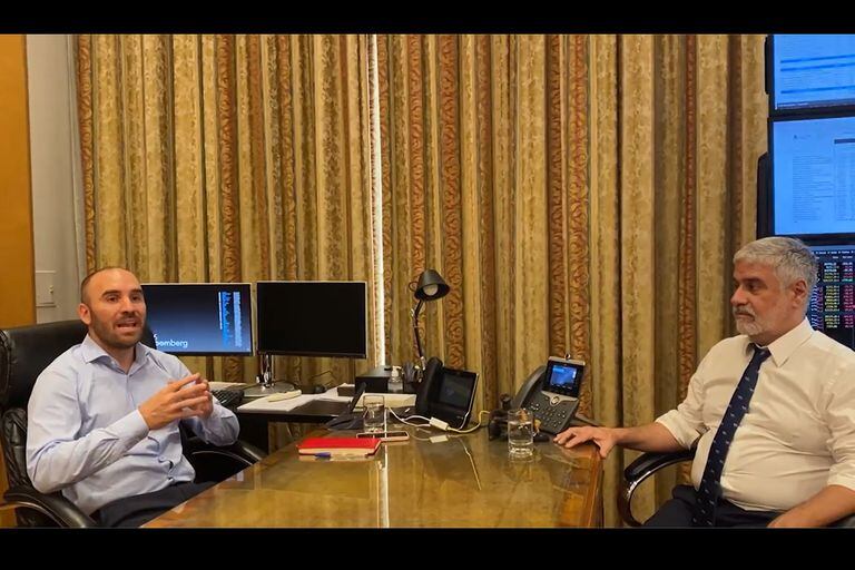 El ministro Martín Guzmán y el secretario Roberto Feletti en un video difundido por el ministerio de Economía