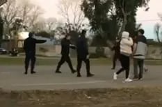 La policía dispersó a los tiros un partido de fútbol en un parque
