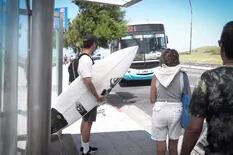 Un campeón de surf pide que se pueda subir con tablas a ómnibus de Mar del Plata
