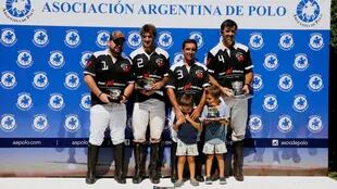 El podio de la copa Diario La Nación: Miguel Mendoza, Valerio Zubiaurre (h.), Alejandro Muzzio y Jaime García Huidobro, de El Desafío