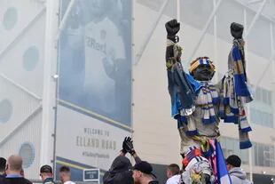 Leeds celebra en Elland Road, el estadio, la noticia del ascenso