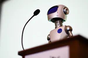 Una charla con el robot que lidera el Partido Sintético en Dinamarca y que busca un escaño en el parlamento