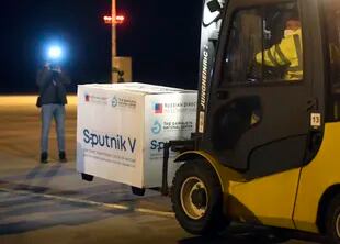 Un envío de vacunas contra el coronavirus llega al aeropuerto Kosice de Eslovaquia el 1 de marzo del 2021