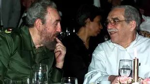 Fidel Castro, junto al escritor Gabriel García Márquez