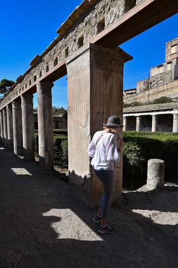 Una antigua casa romana ha reabierto al público en el parque arqueológico de Herculano, la ciudad cerca de Nápoles enterrada por la erupción del Monte Vesubio en AD79