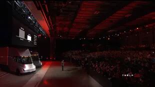 Tesla viene prometiendo la llegada del Semi desde 2017, cuando Musk hizo la presentación del primer prototipo.