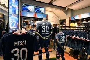 La producción de camisetas de Lionel Messi, en tiempo récord; el marketing de PSG comienza a rendir frutos