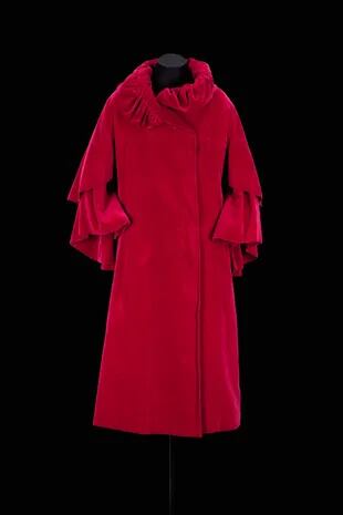 Abrigo diseñado por Coco Chanel; integra la muestra Picasso/Chanel