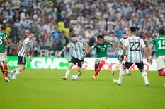 Los hinchas argentinos cantaron por Maradona en el minuto 10