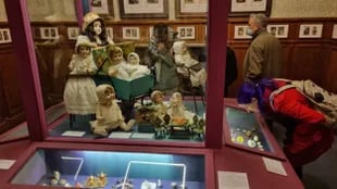 Hoy, la casa alberga también otras colecciones, como la de muñecas antiguas, que es la mas importante del país