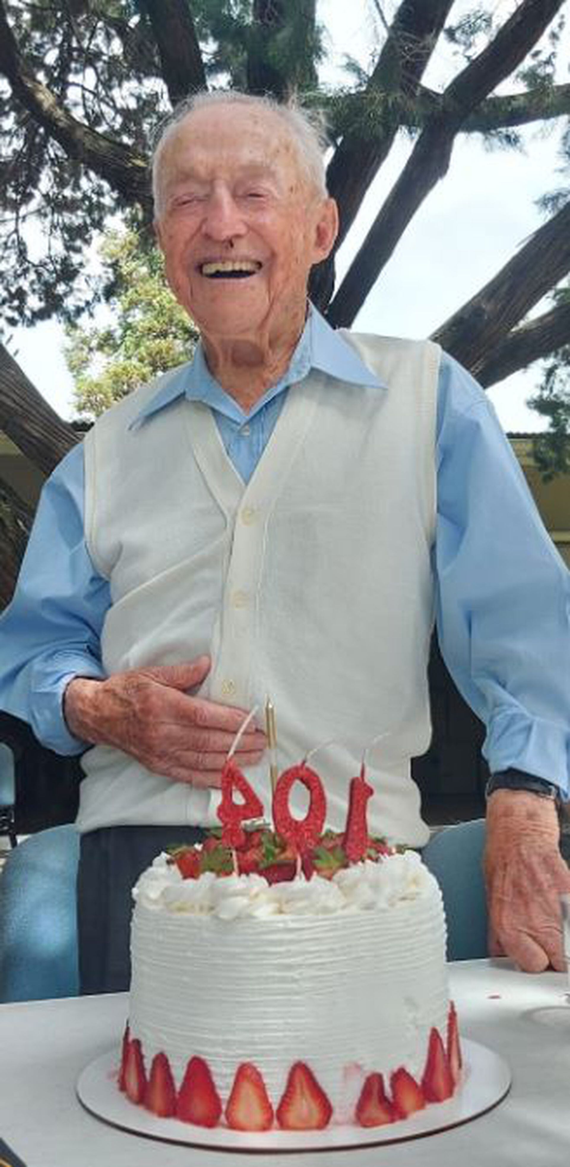 El 20 de octubre, el piloto de aviación Ronald David Scott cumplió 104 años y festejó junto a camaradas en Zárate, provincia de Buenos Aires