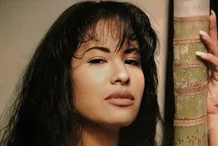 Selena Quintanilla durante su época dorada en una de sus fotos promocionales