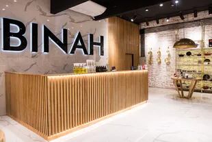 Binah tiene nueve tiendas y tres de ellas están en Once, donde se destaca la de Sarmiento y Larrea que fue la primera de todas.