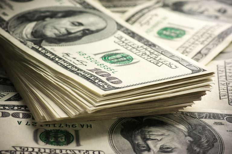 A diez días de las elecciones, el dólar blue roza los $200