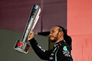 GP de Qatar: ganó Hamilton y recortó la distancia con Verstappen, el líder del Mundial