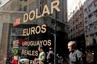 El dólar se revaloriza frente al resto de las monedas de los países emergentes