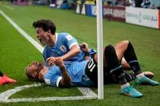 Los dos goles de De Arrascaeta que ilusionan a Uruguay: gana pero no le alcanza