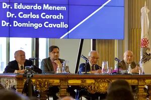 Cavallo, Corach y Eduardo Menem reivindicaron los 90 junto a un legislador de Milei