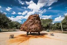 Del cosmos al museo, dos argentinos hacen arte con meteoritos de mil años
