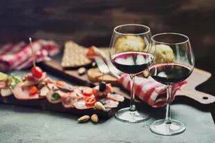 Muchos expertos siguen reivindicando las bondades del vino en cantidades mesuradas