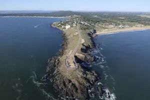 Fuerte polémica en Uruguay por el proyecto de un argentino para construir un complejo de 29 edificios en Punta Ballena