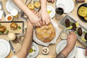 Cómo se celebra y qué se come hoy en Rosh Hashaná, el Año Nuevo Judío