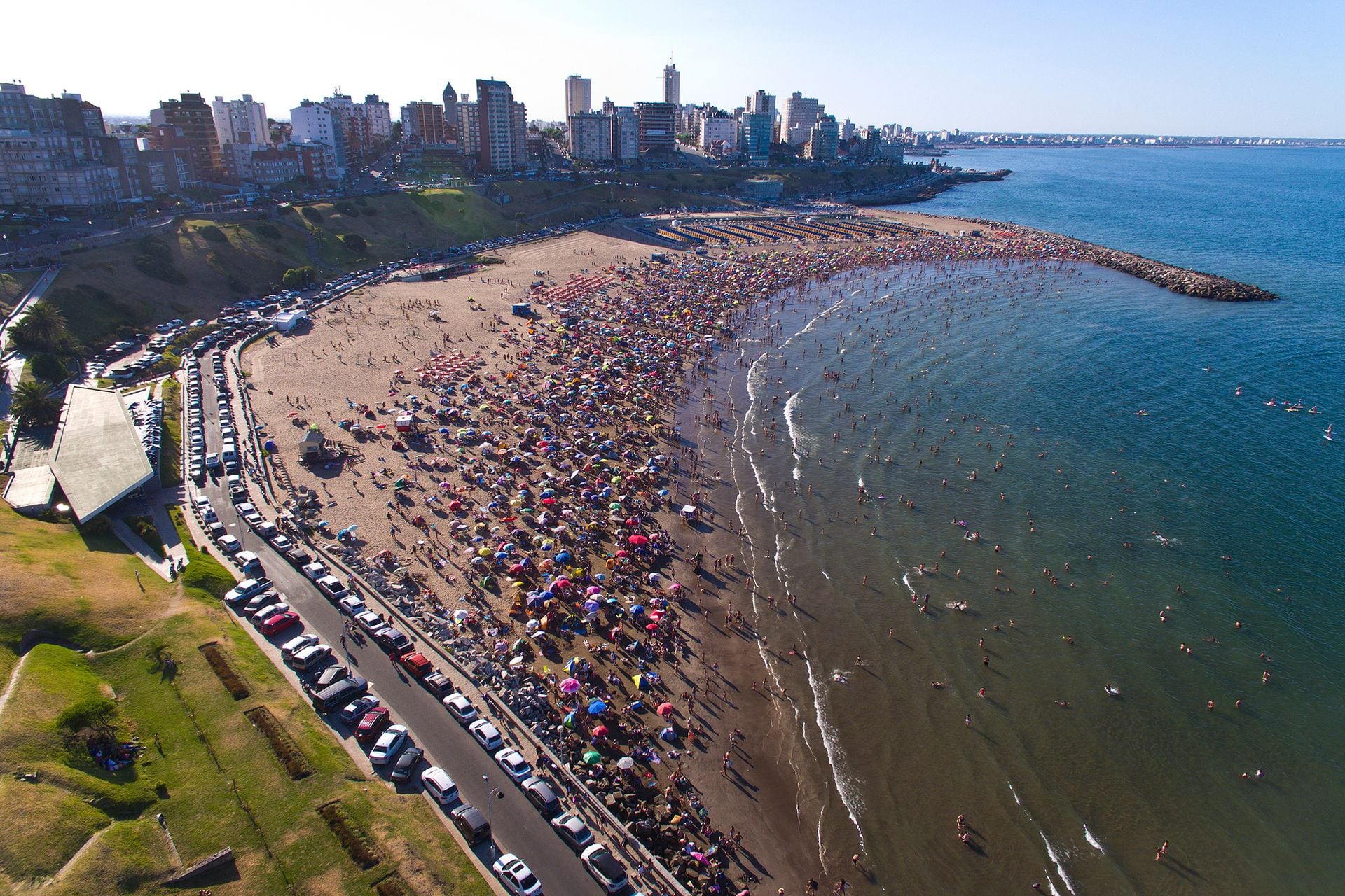 En fotos. Las playas de Mar del Plata vistas con el drone de LA NACION