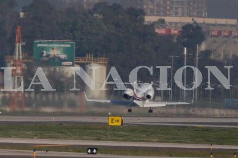 Manzur voló a Estados Unidos en un jet sanitario de la provincia de Tucumán  - LA NACION