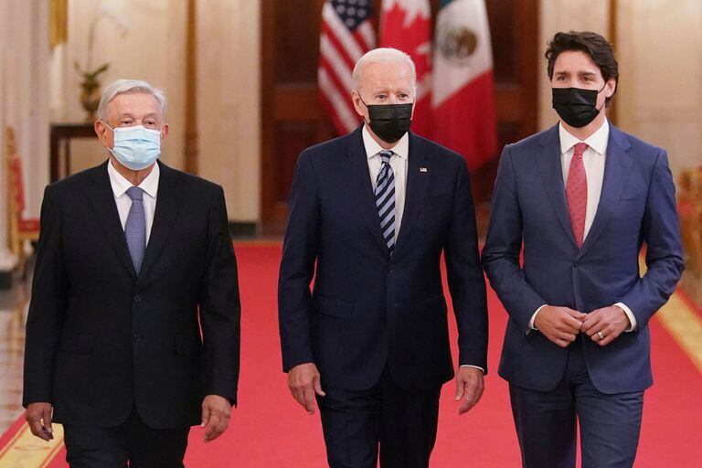 López Obrador, Biden y Trudeau, ayer, en Washington (Photo by MANDEL NGAN / AFP)