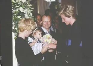 Cuando quiso arrebatarle un ramo de flores a la princesa Diana