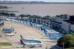Ceriani también contempló la posibilidad de restablecer la red doméstica de rutas troncales desde y hacia Buenos Aires que opera habitualmente Aerolíneas Argentinas, pero con menos frecuencias
