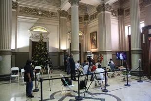 En el hall de entrada del Senado se improvisó una sala de prensa