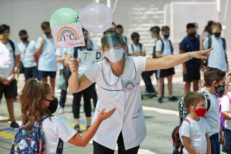 En Mendoza reabrirán todas las escuelas, con burbujas