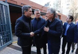 Mauricio Macri al llegar a la muestra, con Juan Diego y Luis Miguel Etchevehere